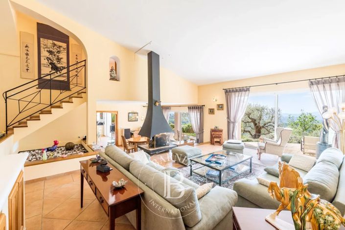 Image No.10-5 Bed House for sale
