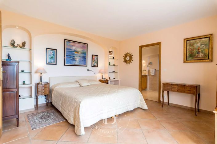 Image No.16-5 Bed House for sale