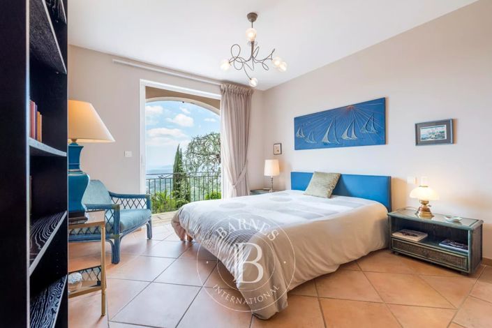 Image No.19-5 Bed House for sale