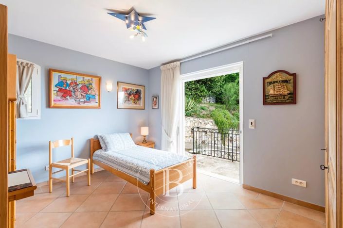 Image No.20-5 Bed House for sale