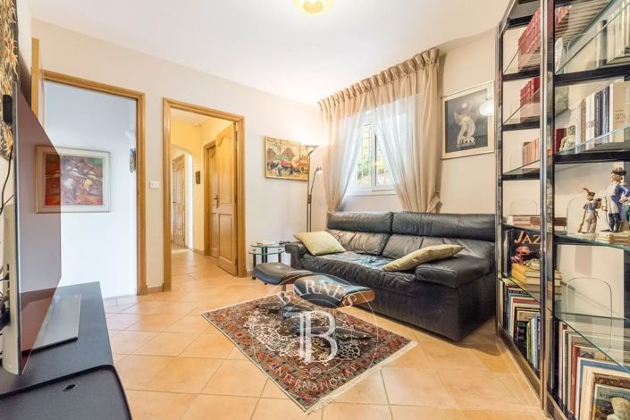 Image No.21-5 Bed House for sale