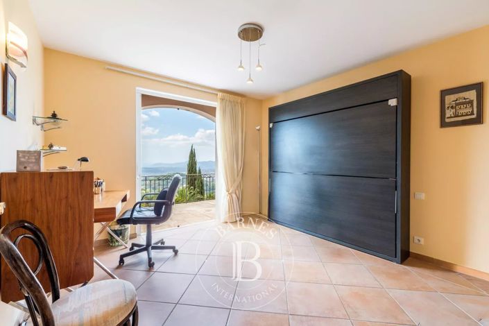 Image No.22-5 Bed House for sale