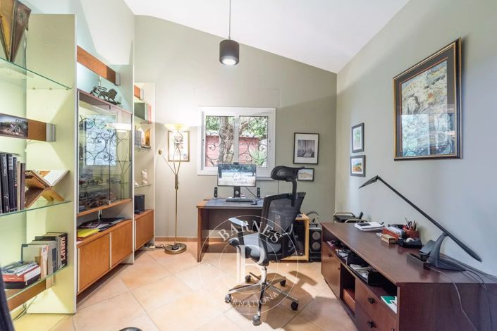 Image No.23-5 Bed House for sale