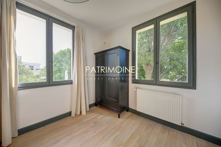 Image No.12-5 Bed Property for sale