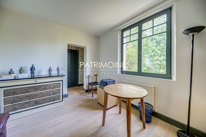 Image No.14-5 Bed Property for sale