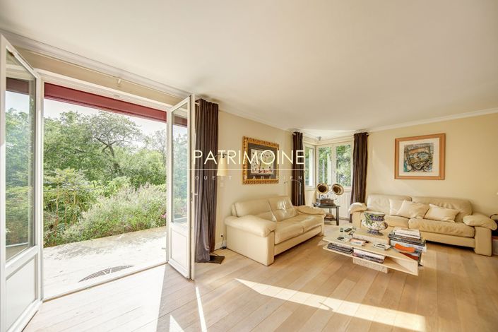 Image No.5-5 Bed Property for sale
