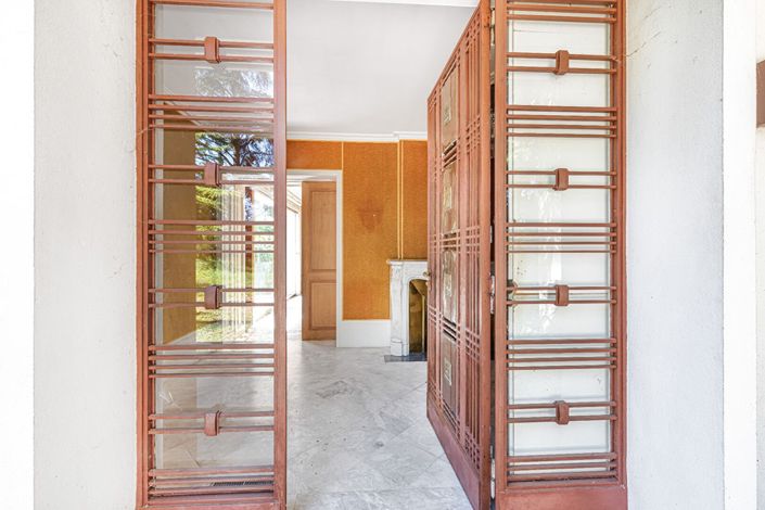 Image No.12-5 Bed Property for sale