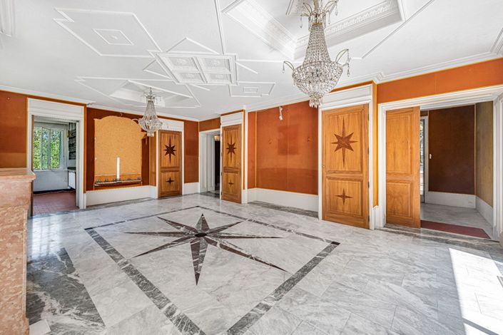 Image No.9-5 Bed Property for sale