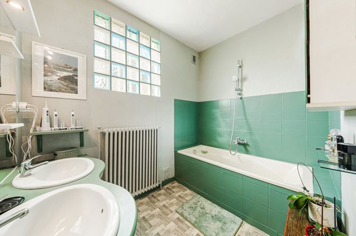 Image No.8-5 Bed House for sale