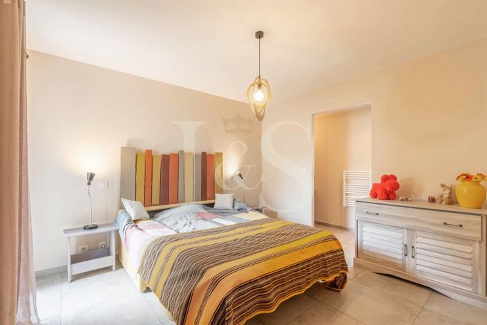 Image No.21-3 Bed House for sale