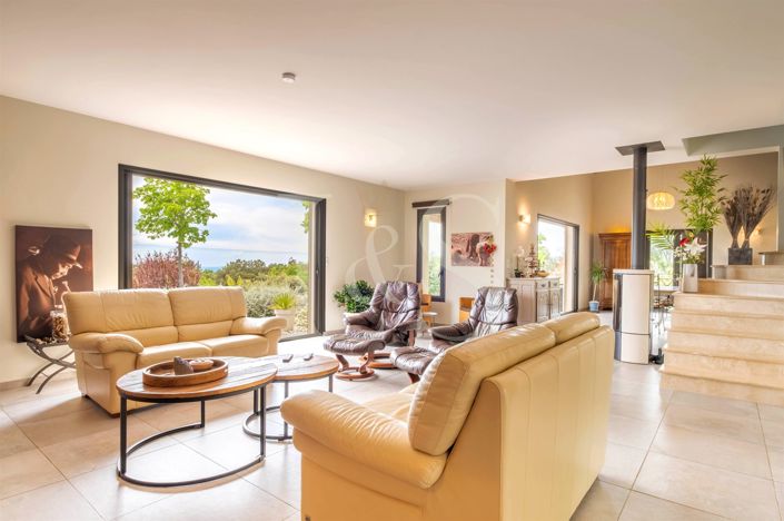Image No.8-3 Bed House for sale