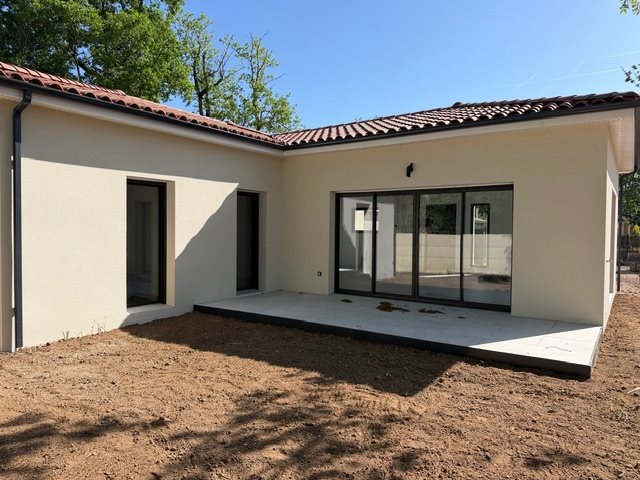 Image No.2-4 Bed House for sale