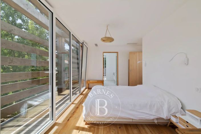 Image No.14-4 Bed House for sale