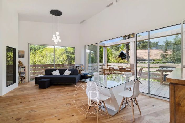 Image No.3-4 Bed House for sale