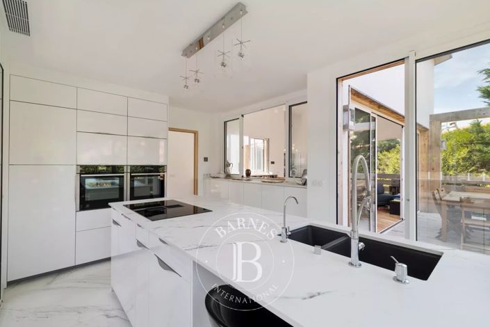 Image No.7-4 Bed House for sale
