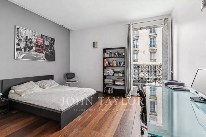 Image No.16-6 Bed House for sale