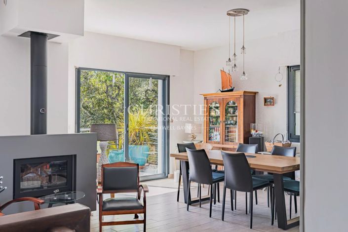 Image No.6-5 Bed House for sale