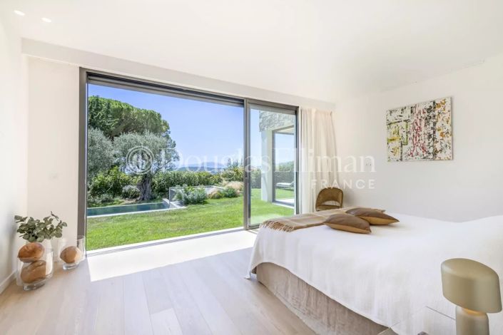 Image No.12-5 Bed House for sale