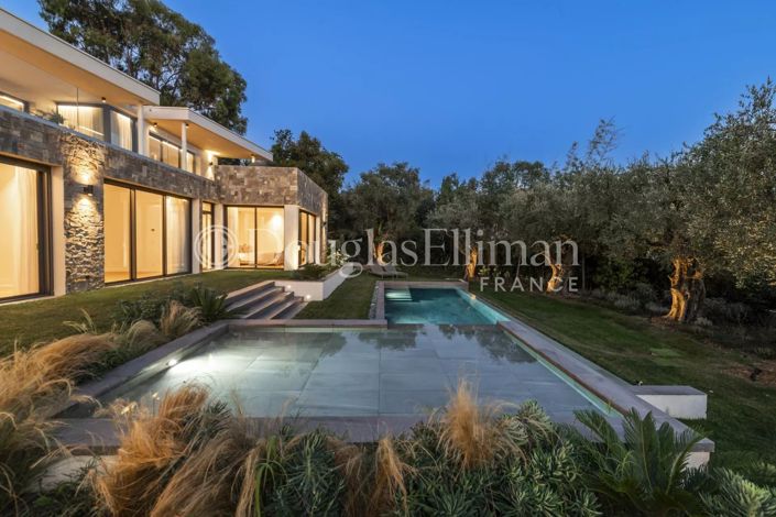 Image No.18-5 Bed House for sale