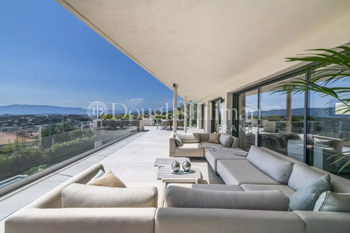 Image No.3-5 Bed House for sale