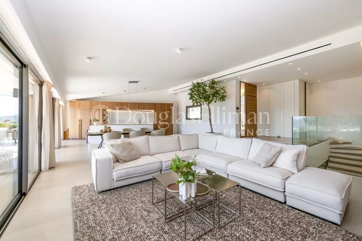 Image No.5-5 Bed House for sale