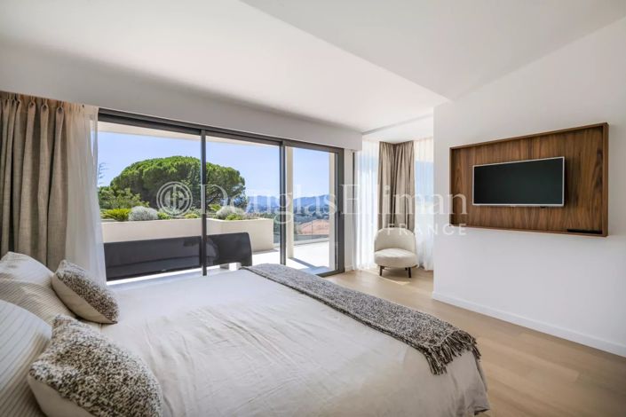 Image No.7-5 Bed House for sale