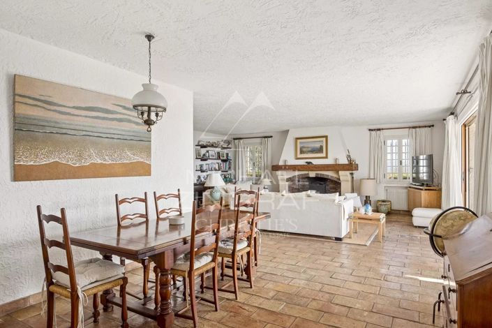 Image No.5-6 Bed House for sale