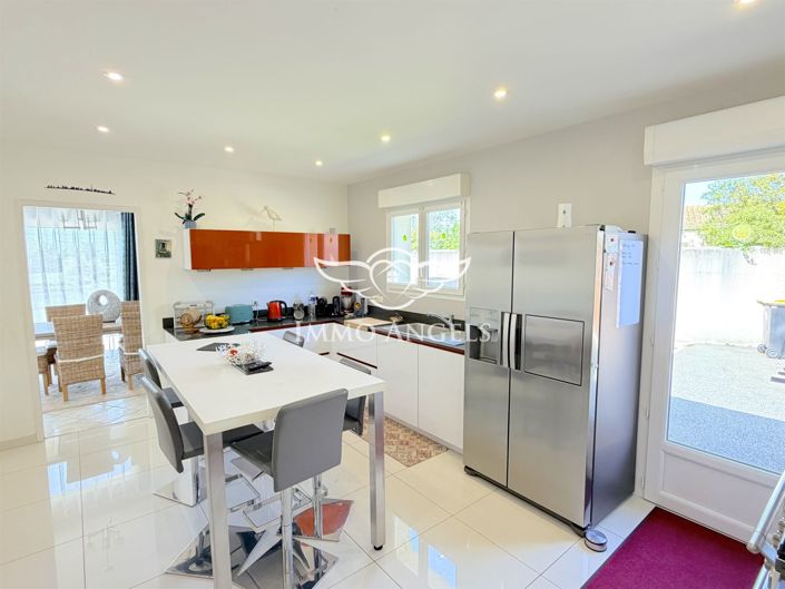 Image No.10-3 Bed House for sale