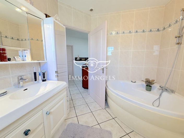 Image No.16-3 Bed House for sale