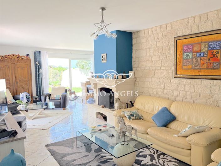 Image No.9-3 Bed House for sale