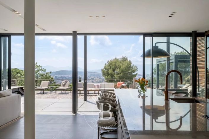 Image No.10-6 Bed House for sale