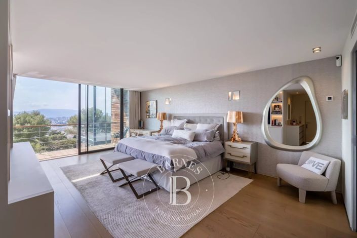 Image No.12-6 Bed House for sale