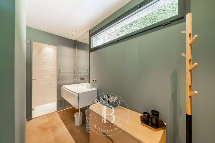 Image No.15-6 Bed House for sale