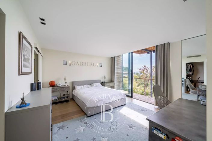 Image No.16-6 Bed House for sale