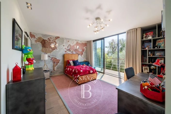 Image No.18-6 Bed House for sale