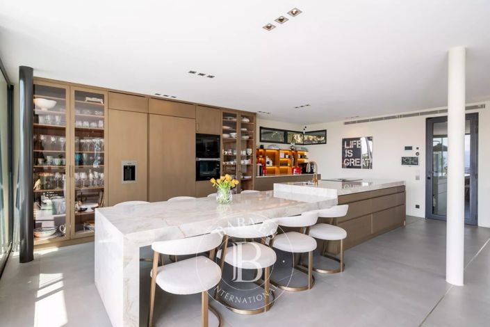 Image No.4-6 Bed House for sale