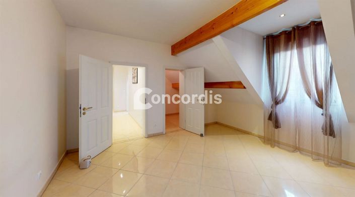 Image No.10-4 Bed Property for sale