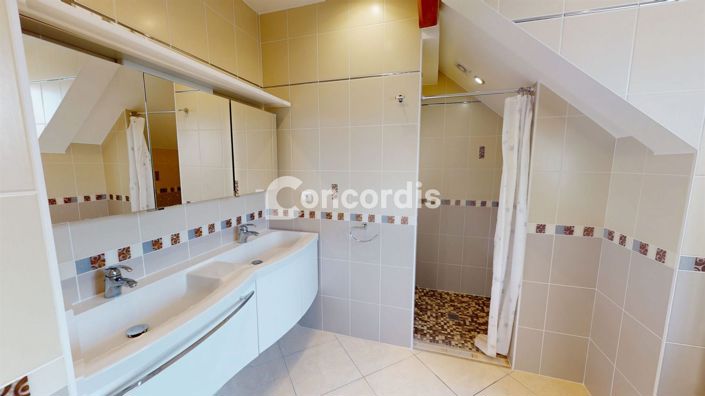 Image No.6-4 Bed Property for sale