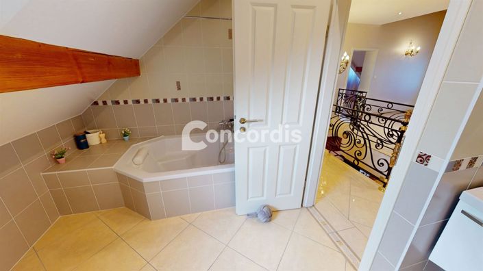Image No.7-4 Bed Property for sale