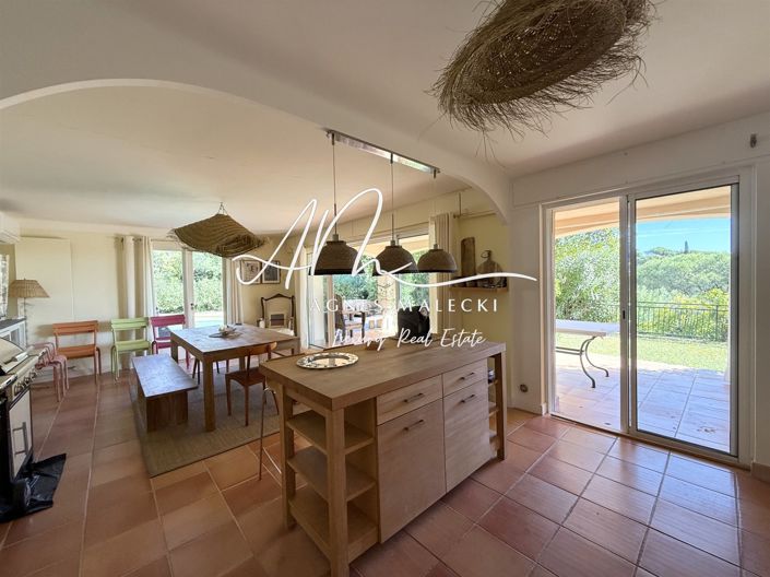 Image No.7-6 Bed House for sale