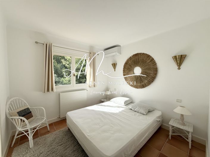 Image No.9-6 Bed House for sale