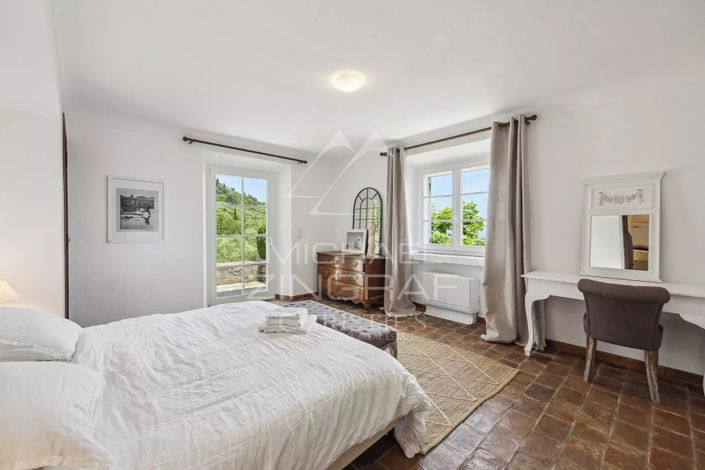 Image No.10-9 Bed House for sale