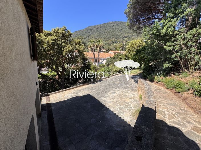 Image No.21-5 Bed House for sale