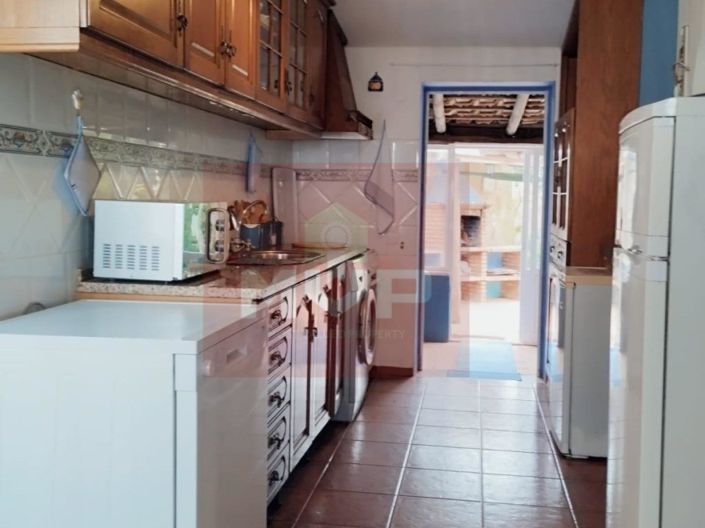 Image No.16-6 Bed House for sale