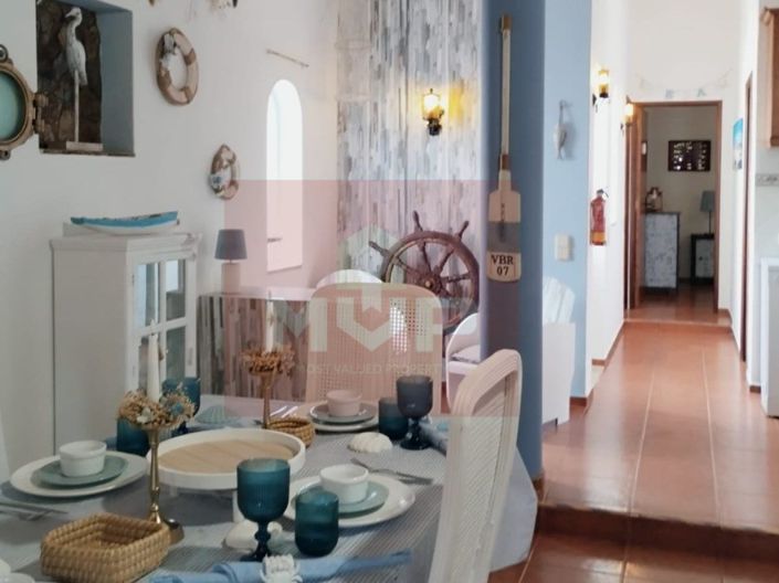 Image No.8-6 Bed House for sale