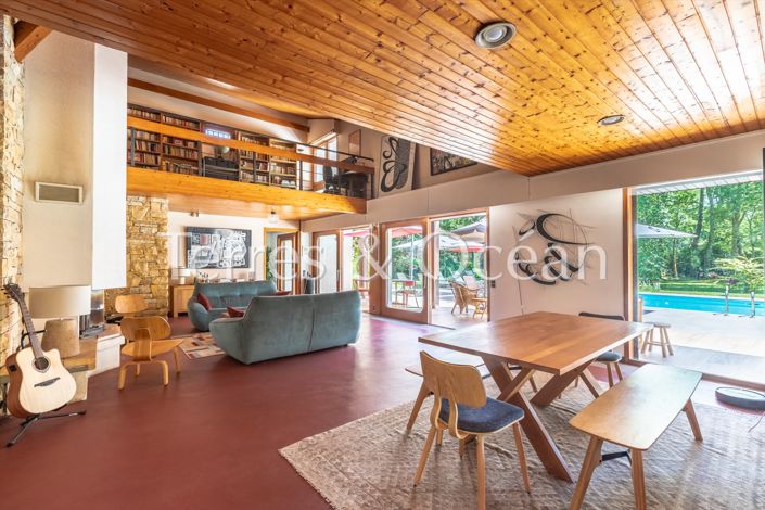 Image No.2-6 Bed House for sale