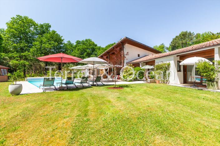 Image No.8-6 Bed House for sale