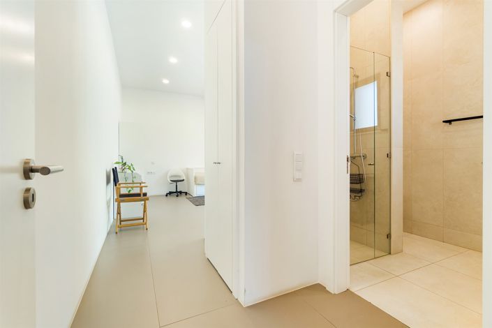 Image No.12-8 Bed House for sale