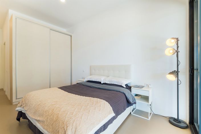 Image No.19-8 Bed House for sale
