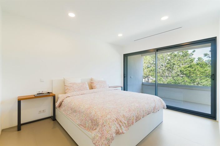 Image No.23-8 Bed House for sale